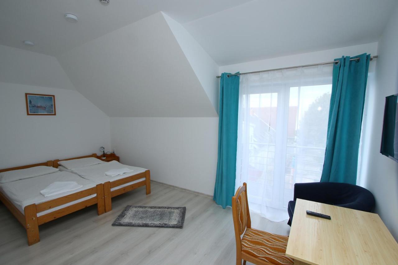 Hotel Aqua Komarom Bagian luar foto