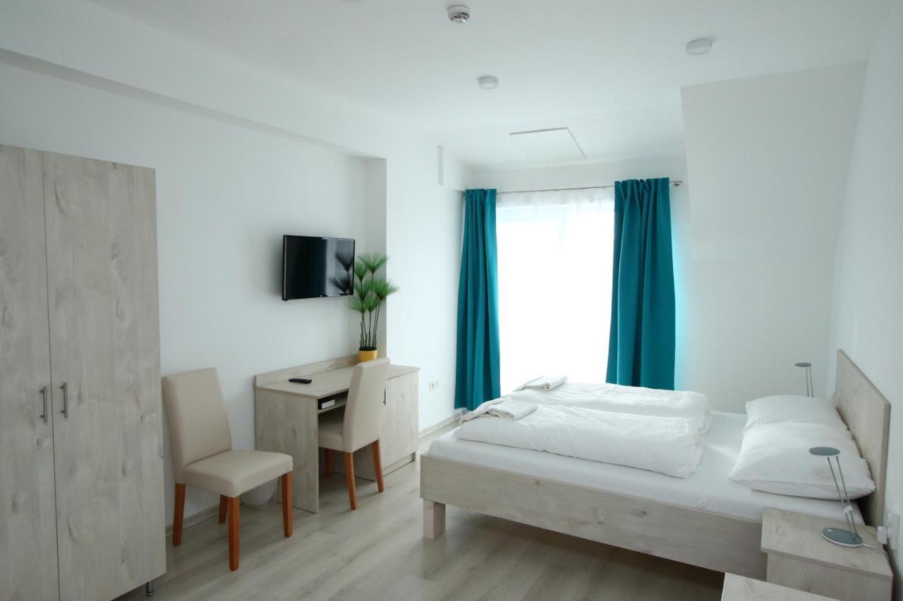 Hotel Aqua Komarom Bagian luar foto