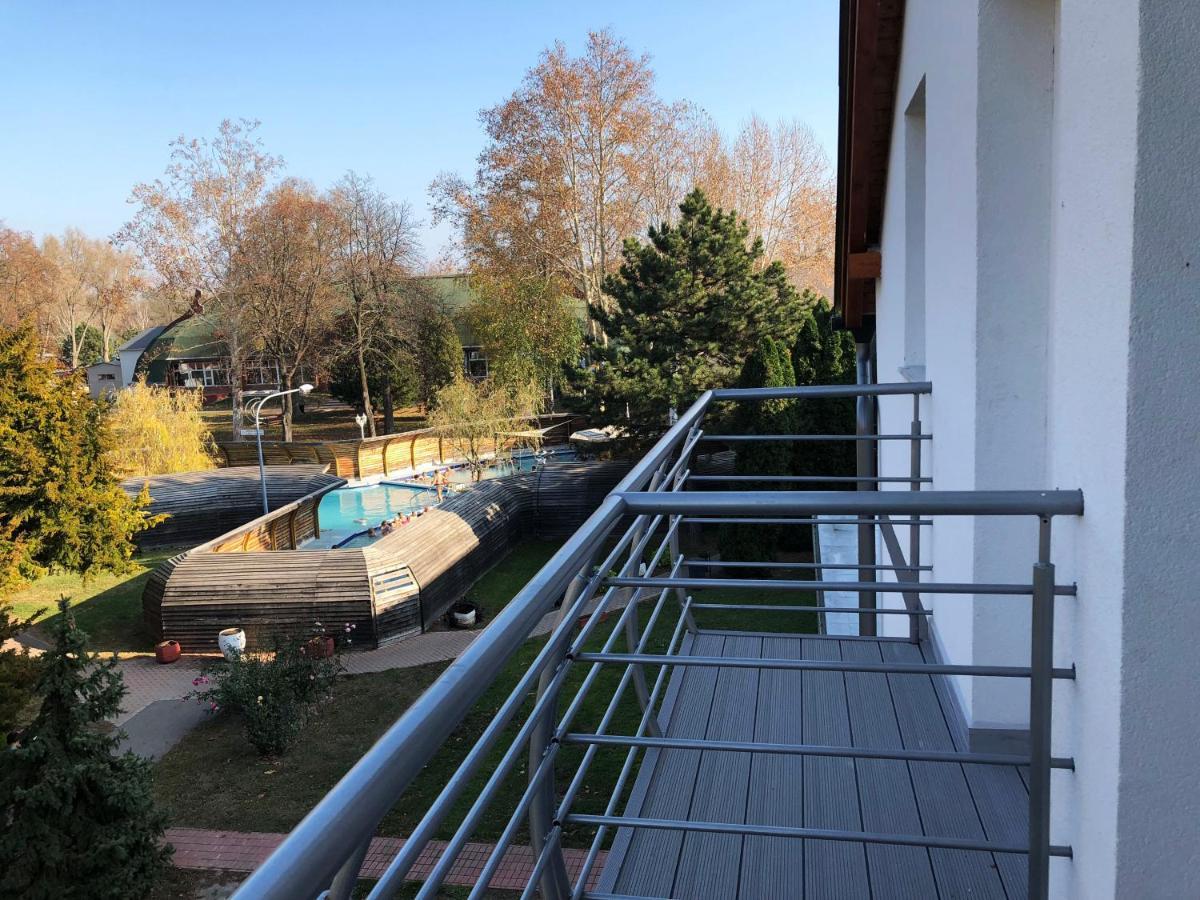 Hotel Aqua Komarom Bagian luar foto