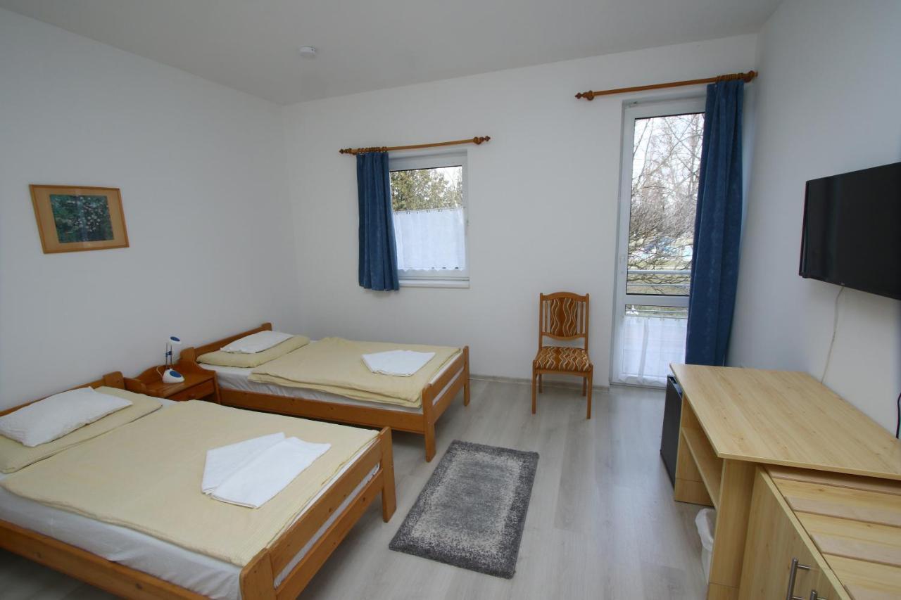 Hotel Aqua Komarom Bagian luar foto