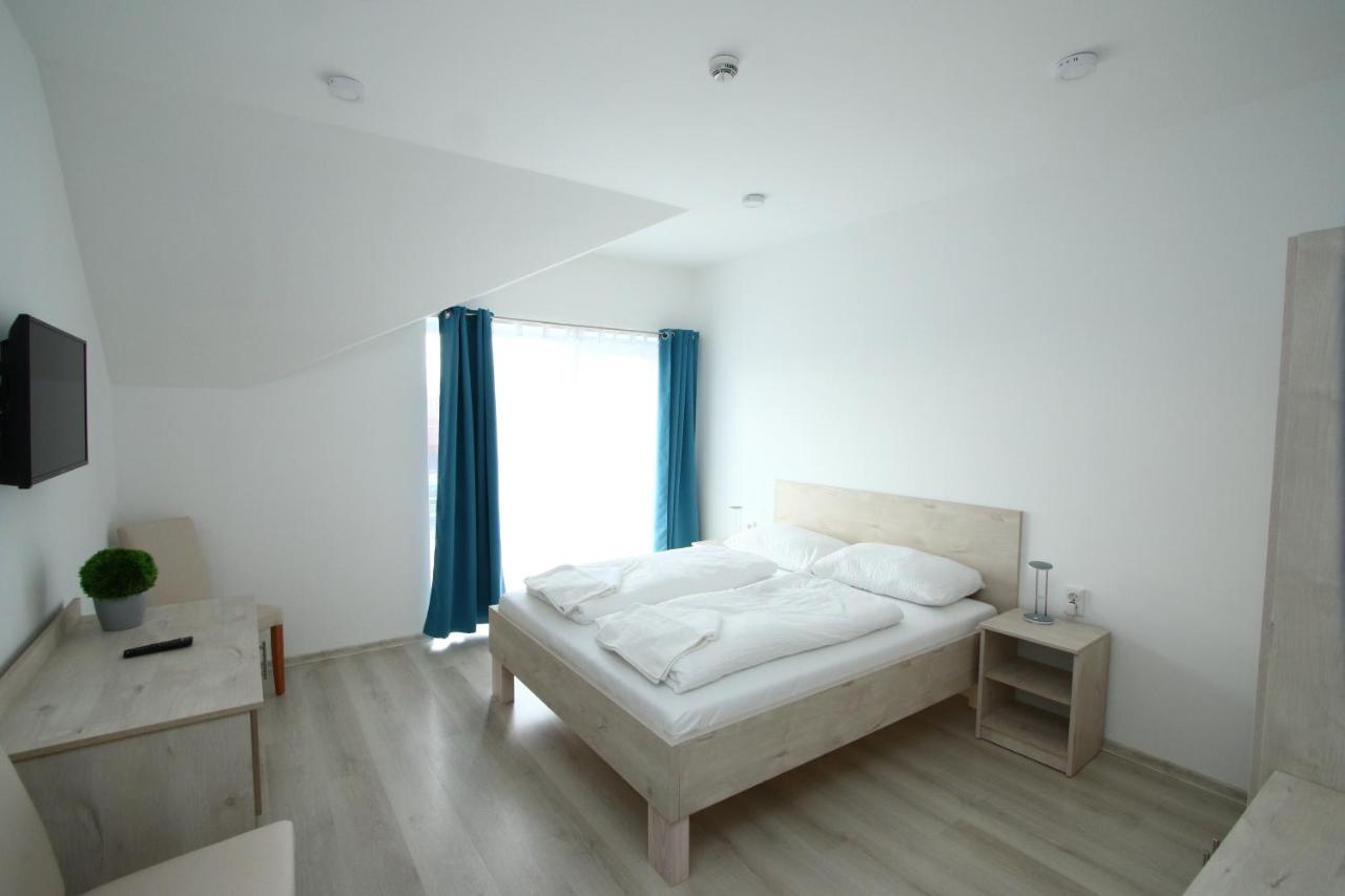 Hotel Aqua Komarom Bagian luar foto