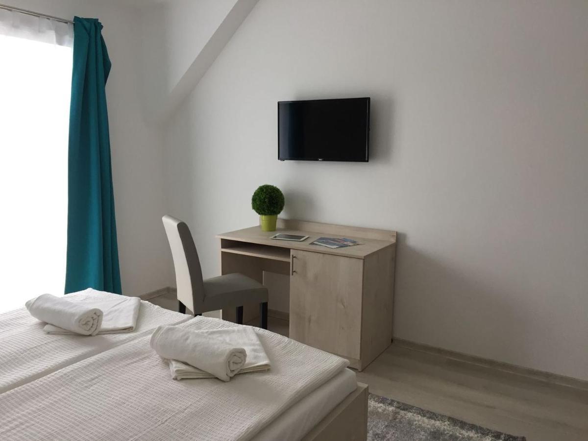 Hotel Aqua Komarom Bagian luar foto