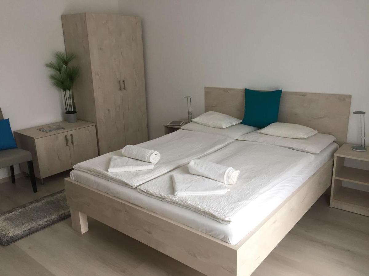 Hotel Aqua Komarom Bagian luar foto